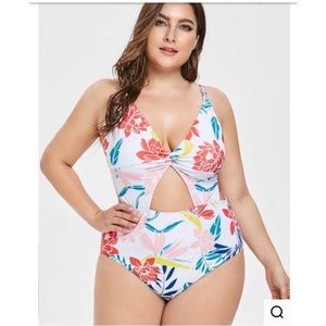 PLUS SIZE CUTOUT FLORAL ONE-PIECE